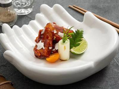 Modern Dining Table Styling with Sustainable Tableware