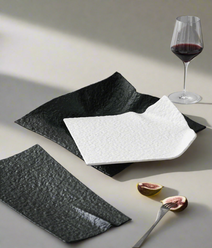 The Coast Ceramic Serving Plate – Black and White Set